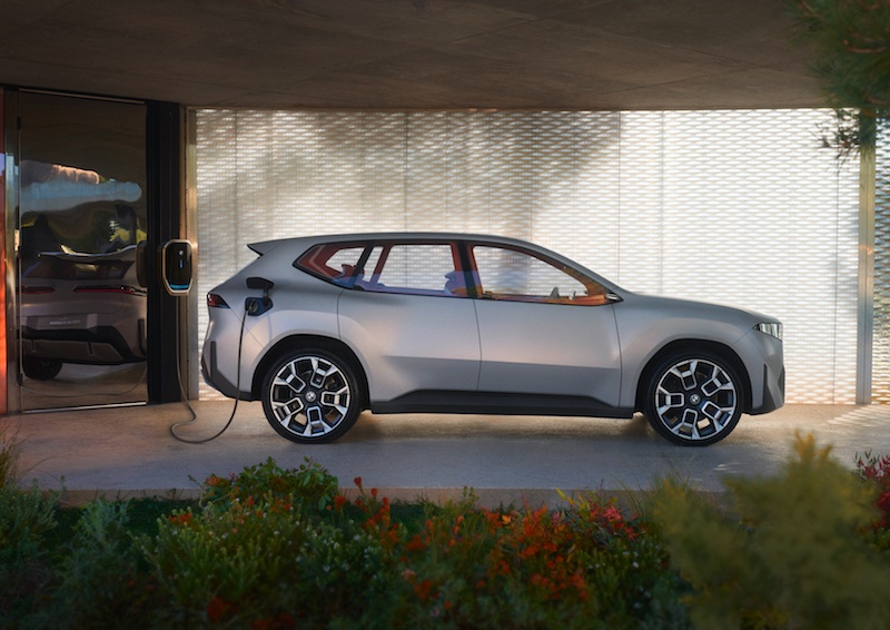 BMW Vision Neue Klasse X ładowanie bok