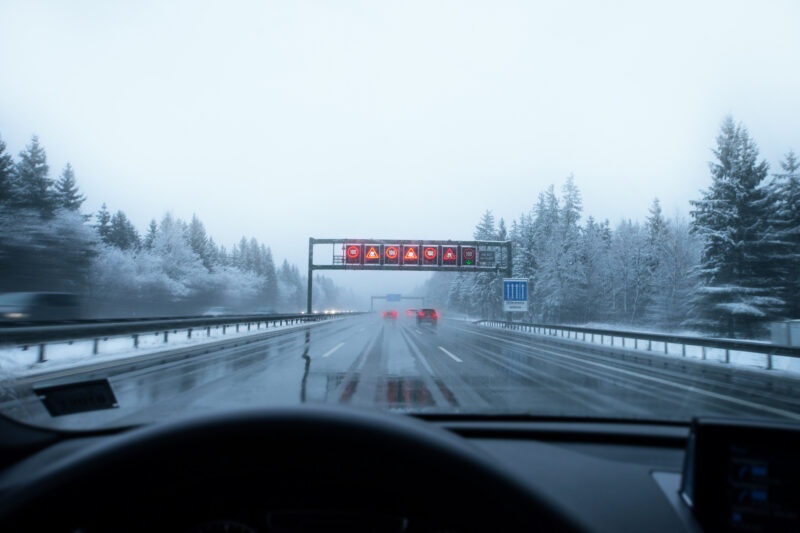 zima droga Niemcy autostrada znaki