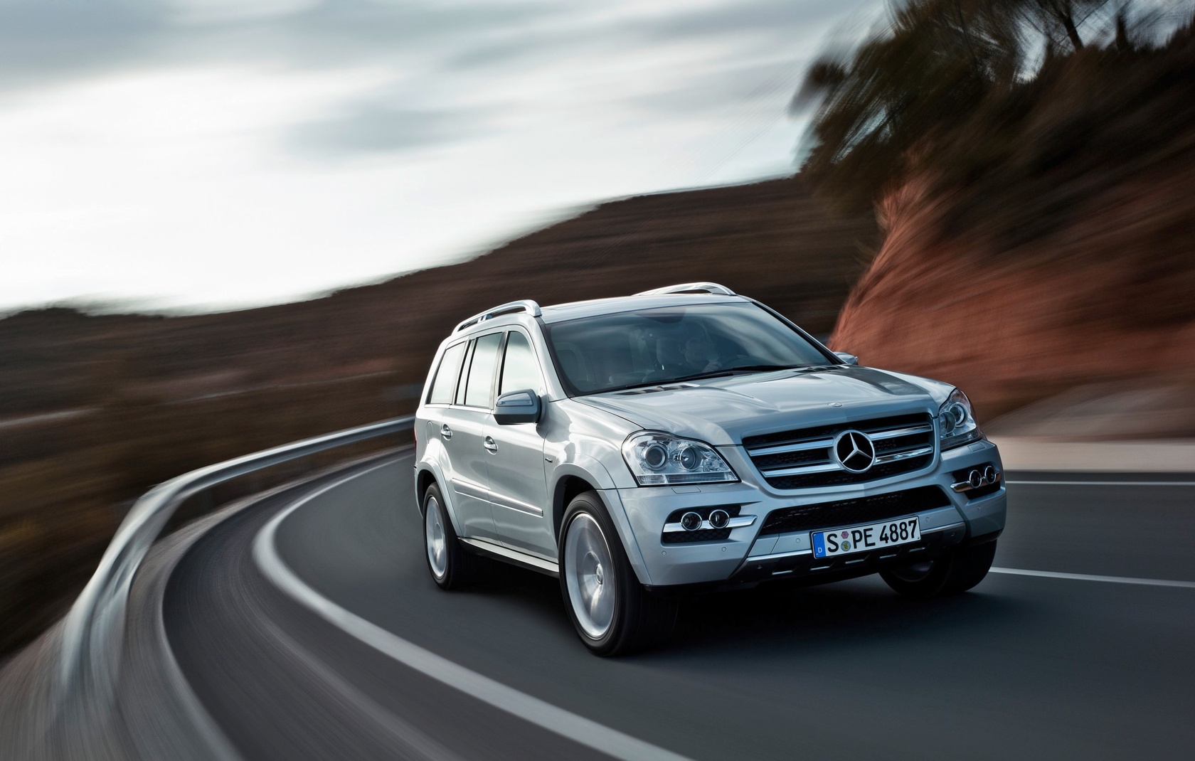 Mercedes-Benz GL I generacji - luksusowe auto dla 7 osób i w dobrej cenie