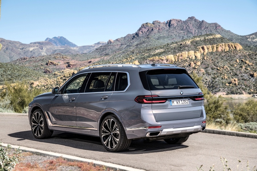 2023 BMW X7