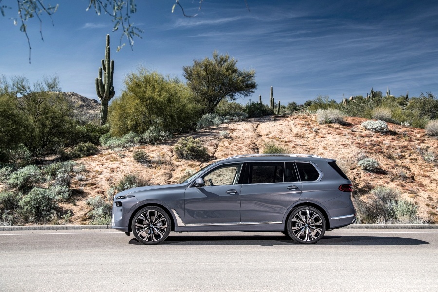 2023 BMW X7