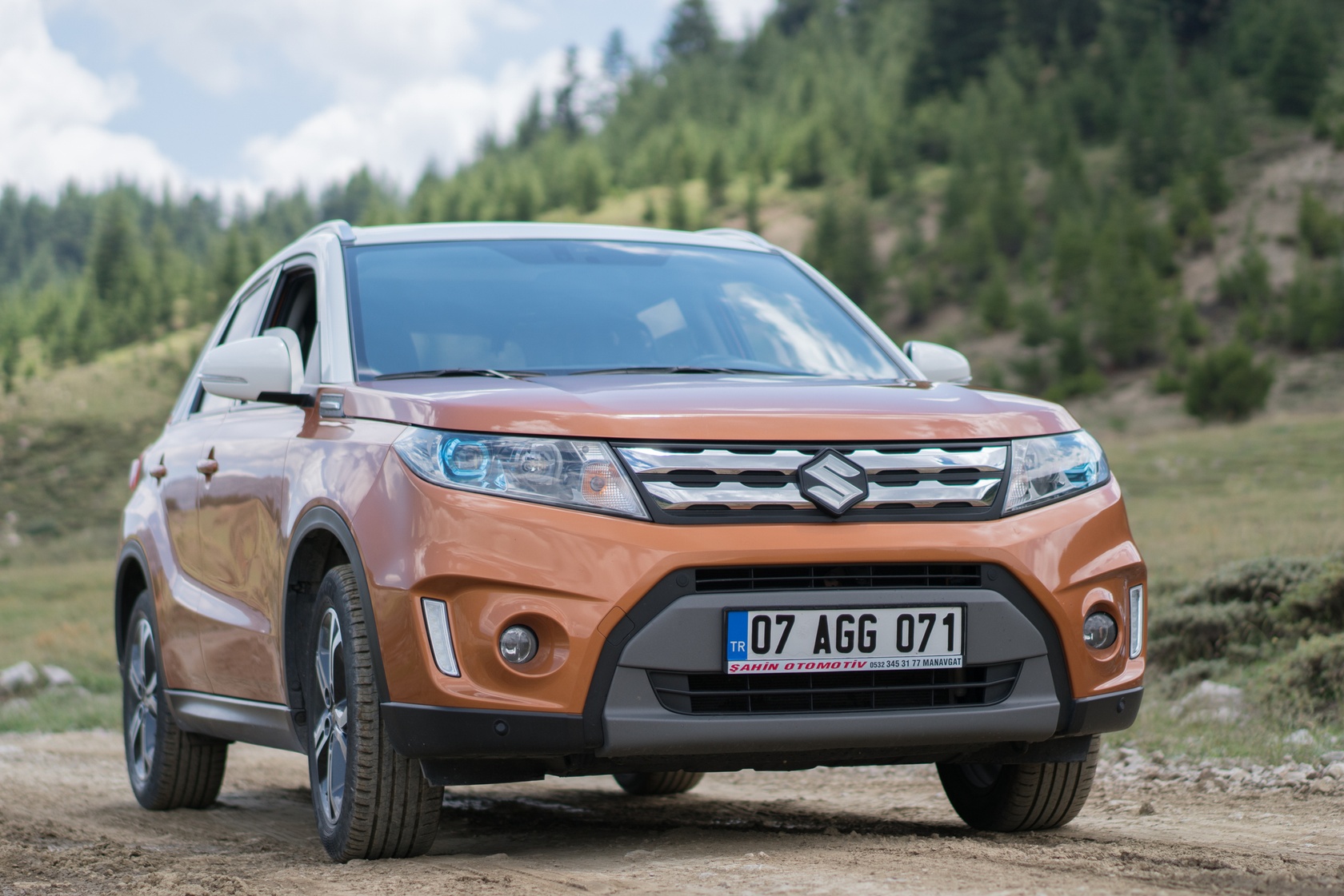 Miedziana Suzuki Vitara