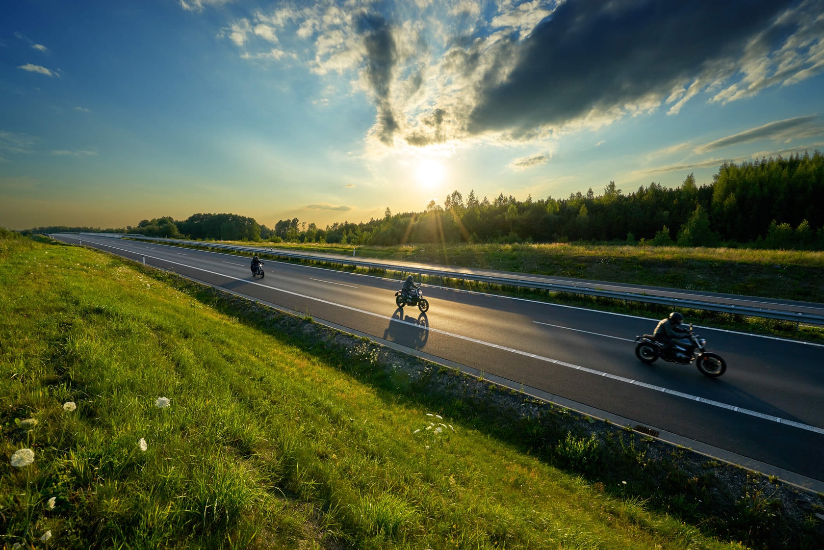 Motocykle turystyczne - podróż autostradą