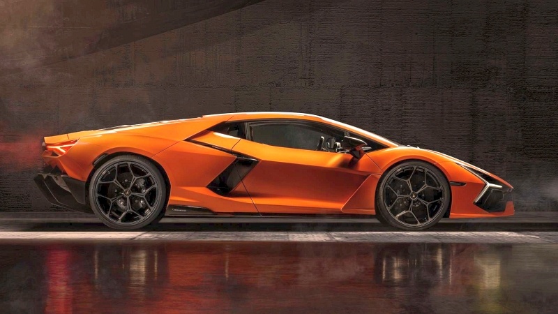 Lamborghini Revuelto