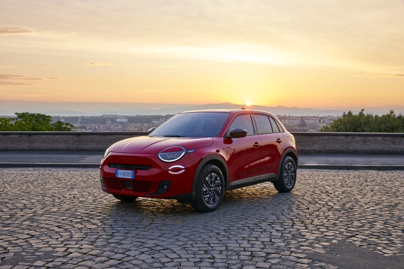 Fiat 600e Red