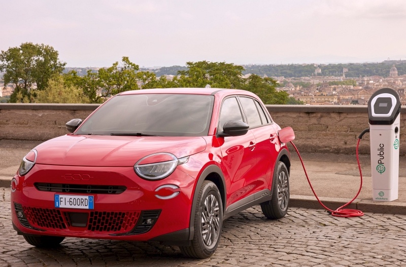 Fiat 600e Red