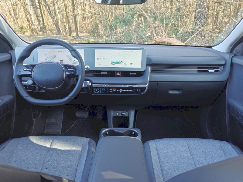 Hyundai Ioniq 5 77 kWh 229 - kokpit