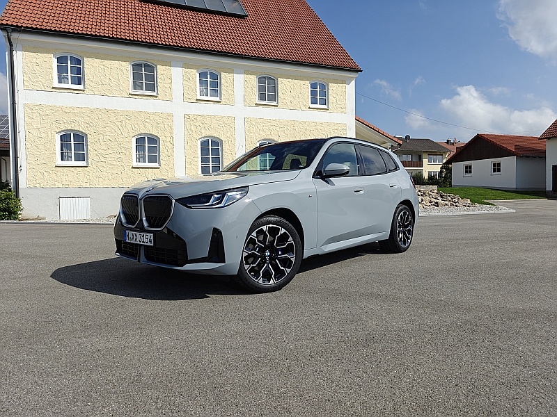 2025 BMW X3 20 xDrive - przód