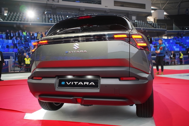 Suzuki e Vitara - tył