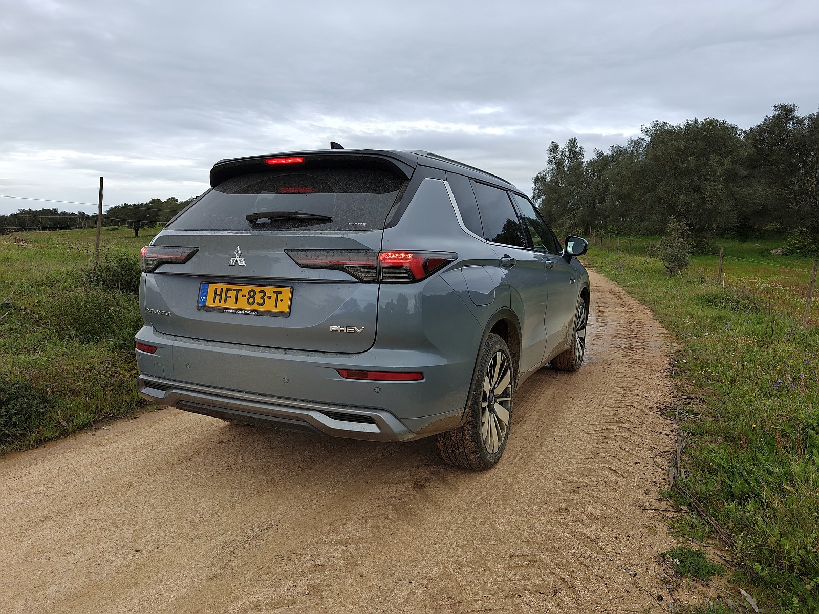 2025 Mitusbishi Outlander PHEV - tył