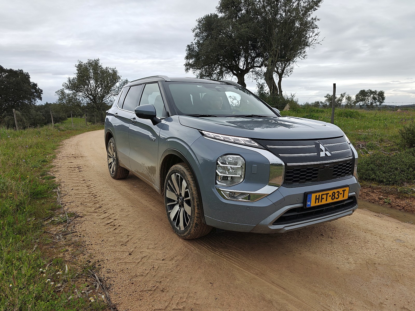 2025 Mitusbishi Outlander PHEV - przód