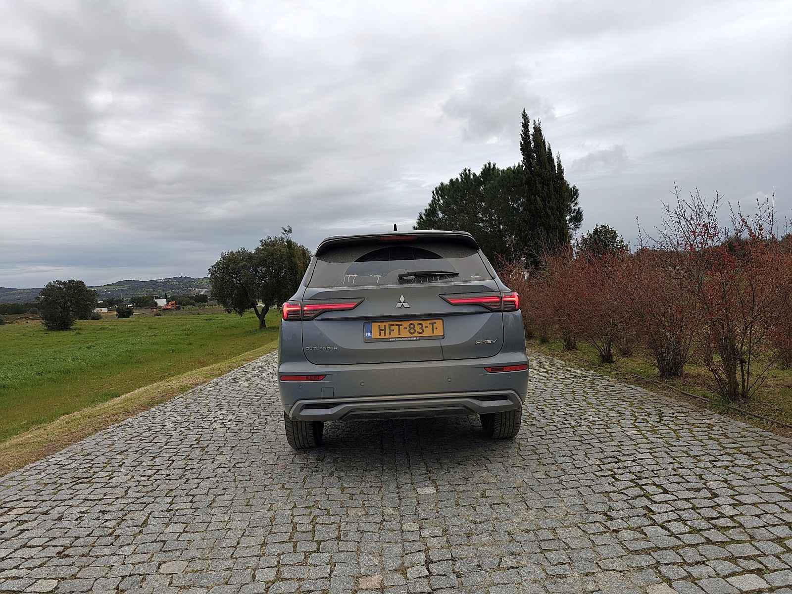 2025 Mitusbishi Outlander PHEV - tył