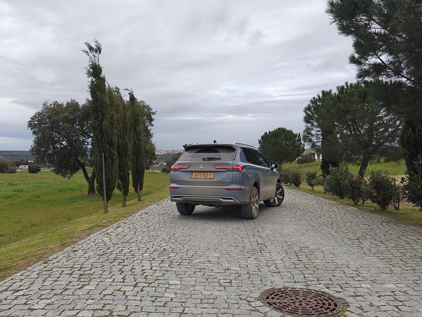 2025 Mitusbishi Outlander PHEV - tył