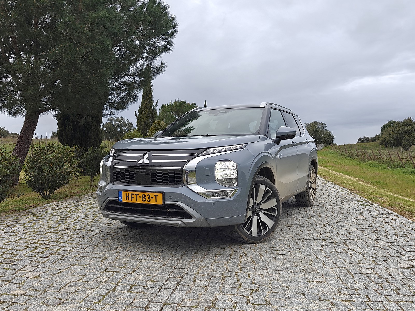 2025 Mitusbishi Outlander PHEV - przód