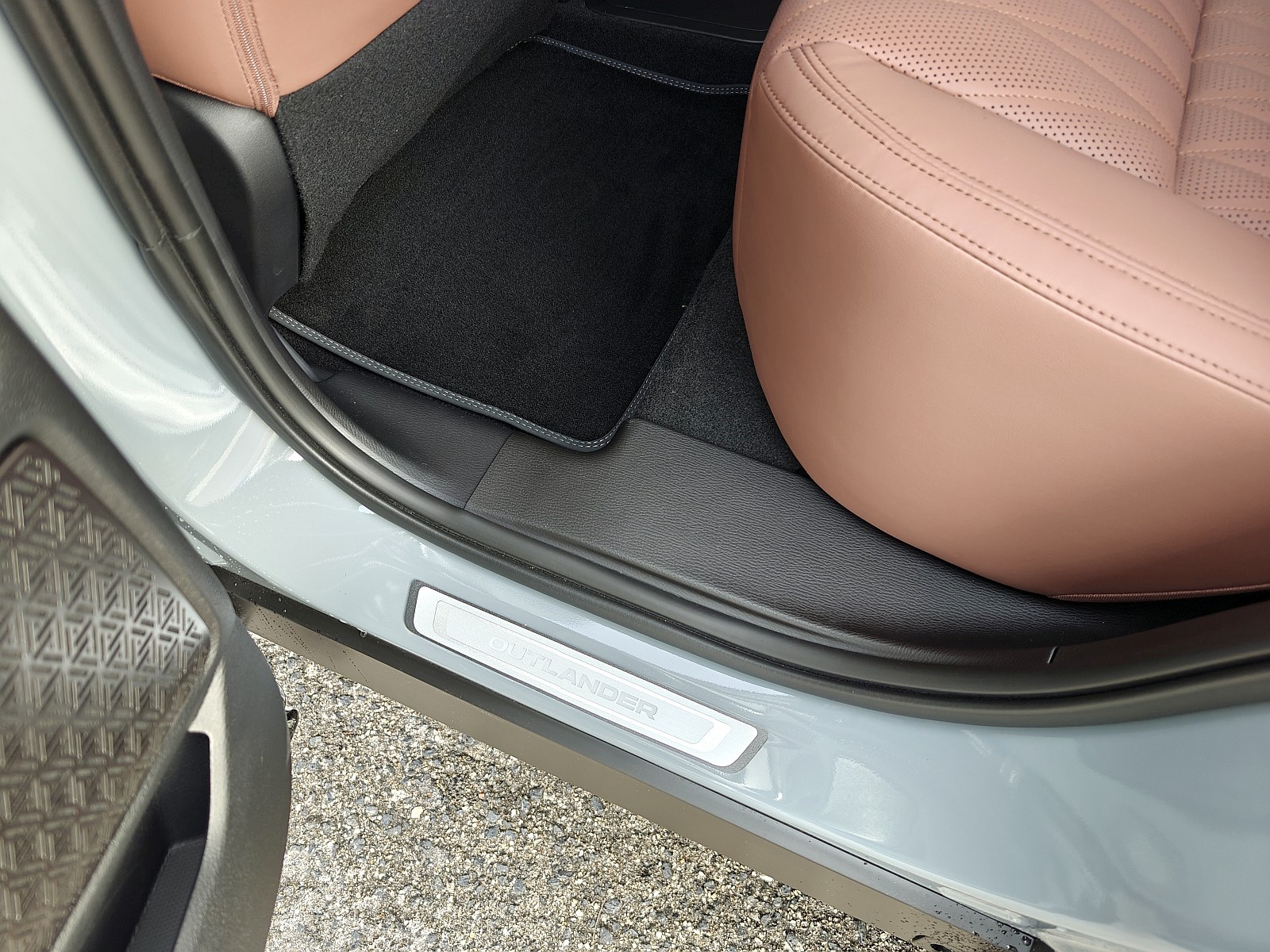 2025 Mitusbishi Outlander PHEV - kanapa