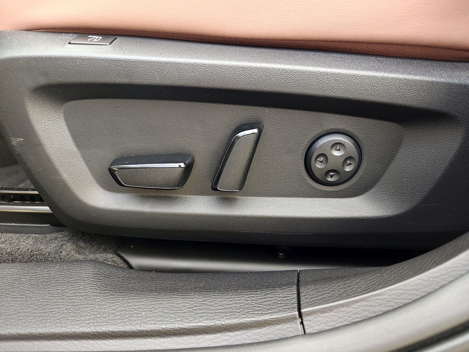 2025 Mitusbishi Outlander PHEV - przyciski