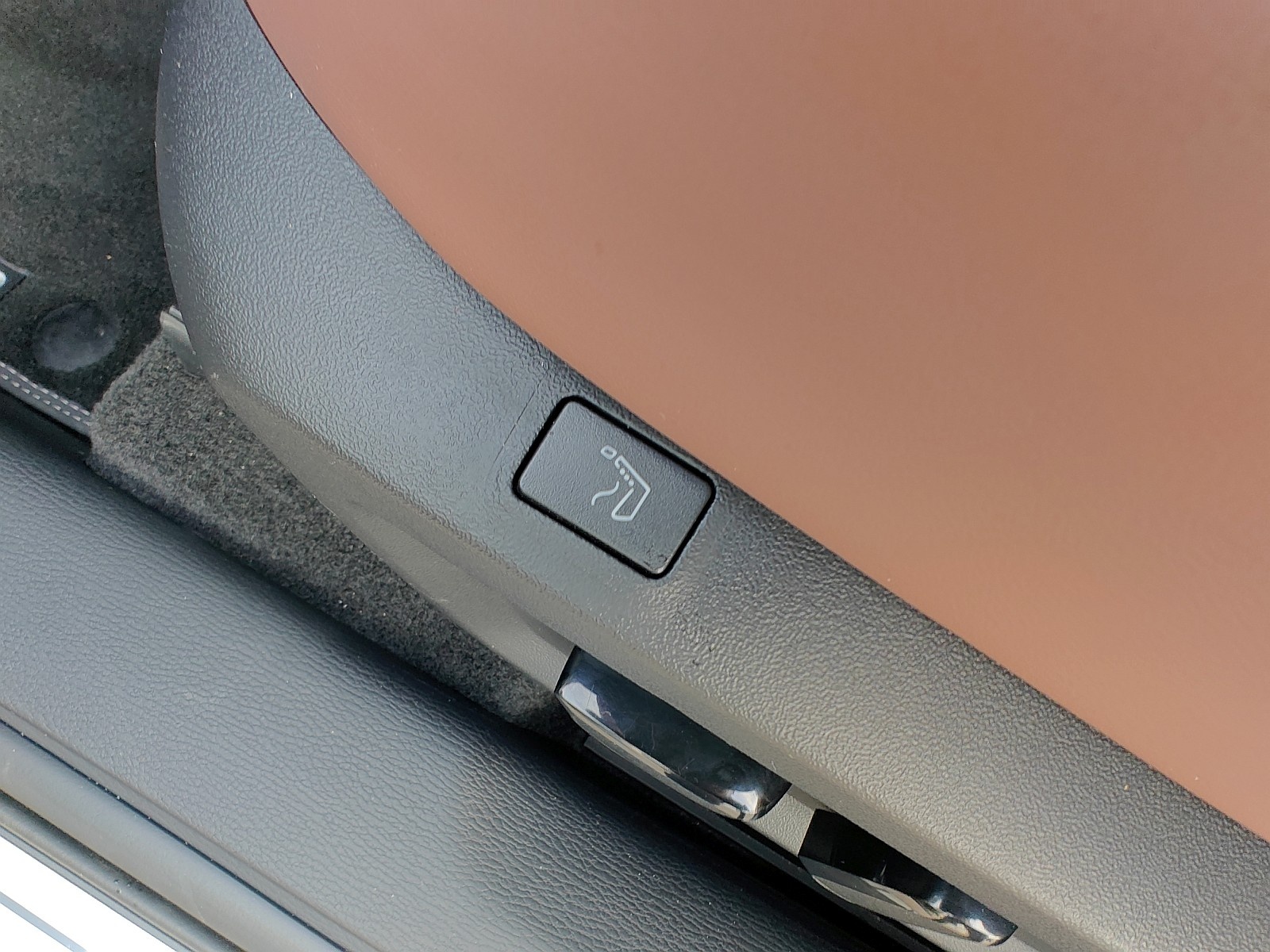 2025 Mitusbishi Outlander PHEV - przyciski