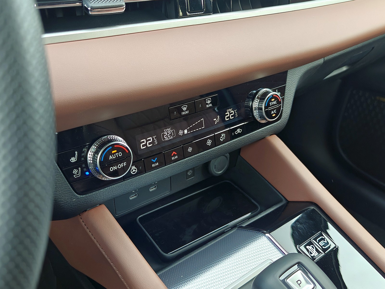 2025 Mitusbishi Outlander PHEV - panel