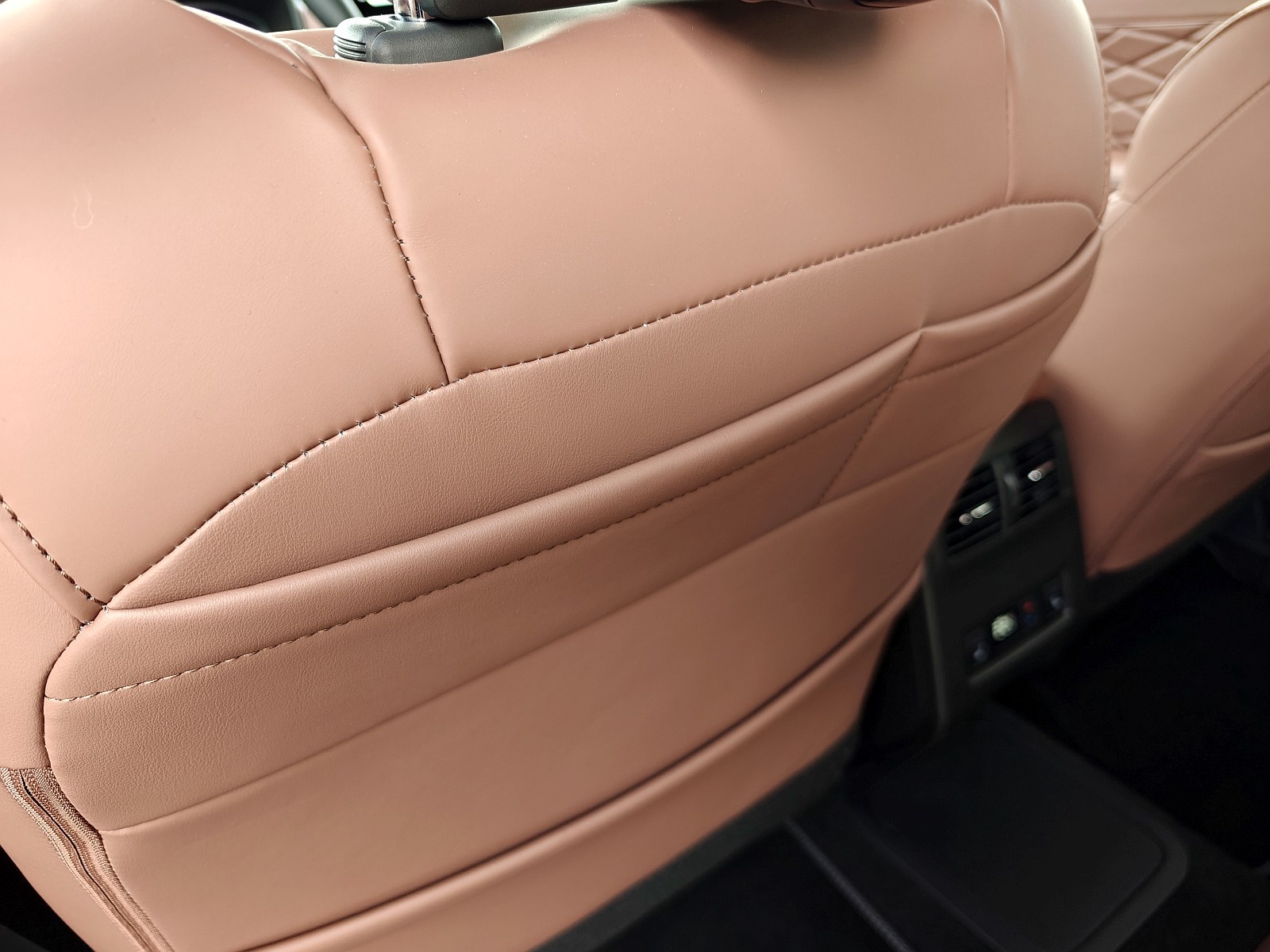 2025 Mitusbishi Outlander PHEV - kieszenie